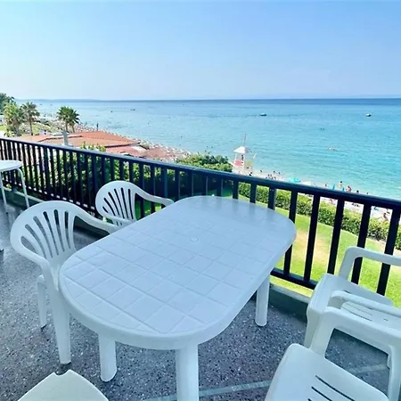 George Seafront 1 Bedroom 5 Guests Apartment Hanioti