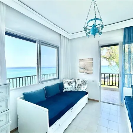 George Seafront 1 Bedroom 5 Guests *