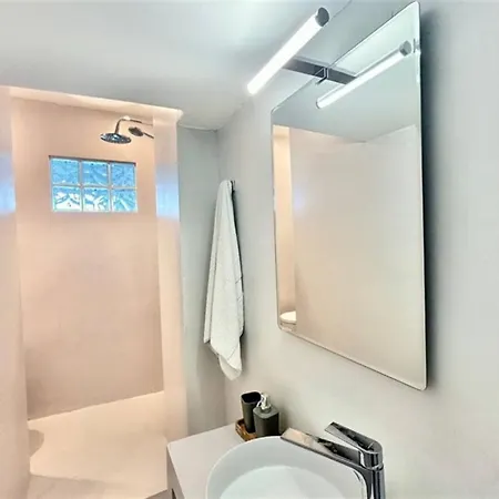 George Seafront 1 Bedroom 5 Guests Apartament *