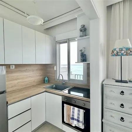 George Seafront 1 Bedroom 5 Guests *